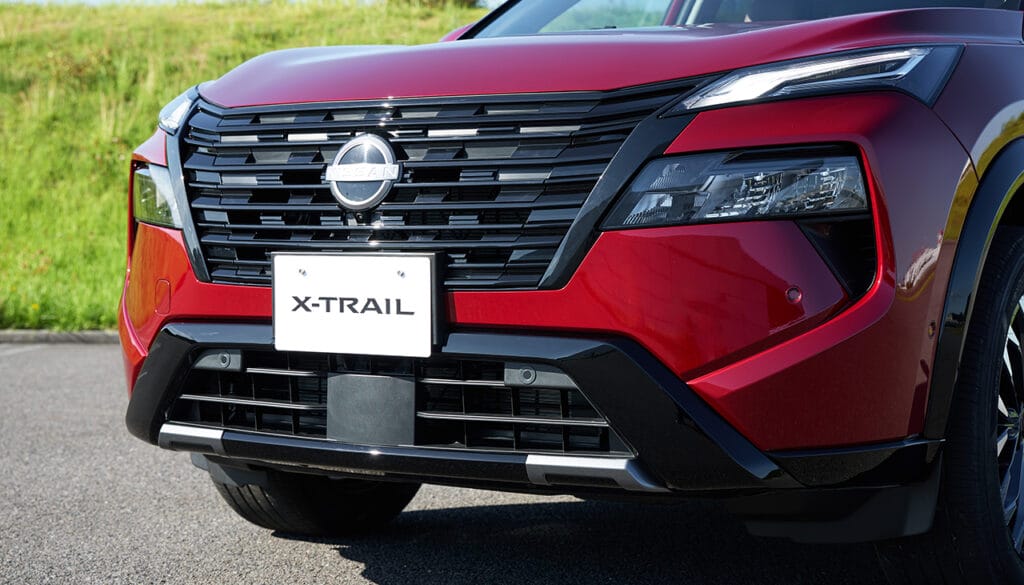 刷新されたフロントマスクは都会的でスタイリッシュ。好みが分かれるポイントにもなっている