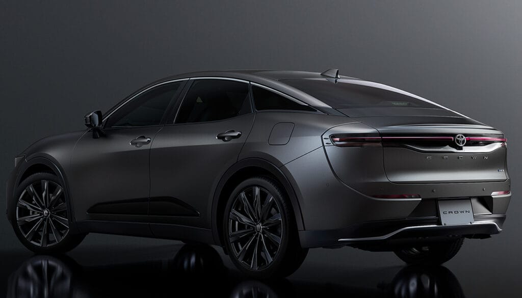 クラウンクロスオーバー かっこいい