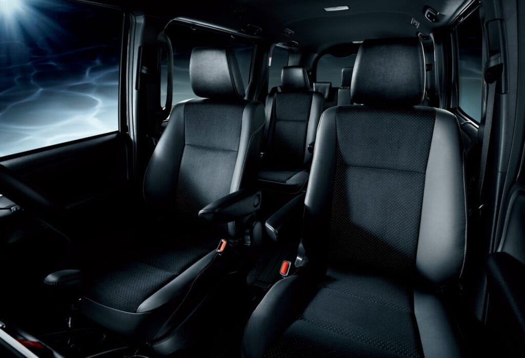 ヴォクシー煌（きらめき）内装