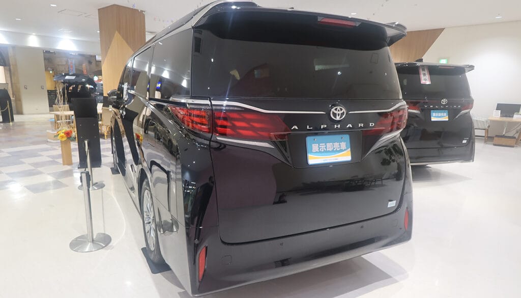 現地撮影：© Premium Cars Life（ウエインズトヨタ神奈川・トレッサ横浜オートモール）