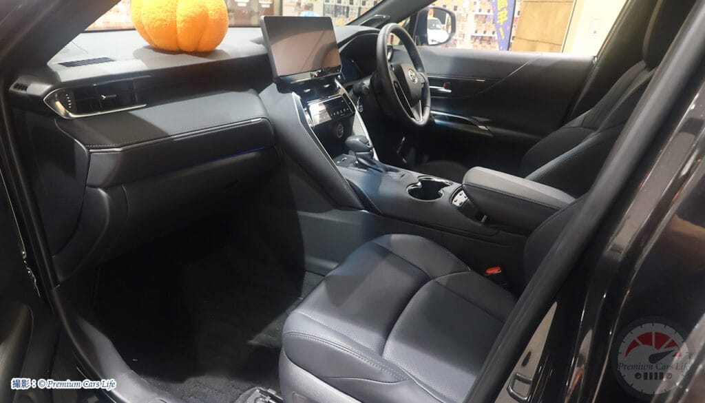 ハリアー　ブラック現地撮影：© Premium Cars Life（ウエインズトヨタ神奈川・トレッサ横浜オートモール）