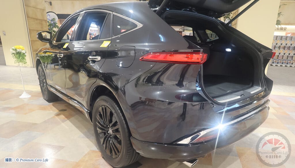ハリアー　ブラック現地撮影：© Premium Cars Life（ウエインズトヨタ神奈川・トレッサ横浜オートモール）
