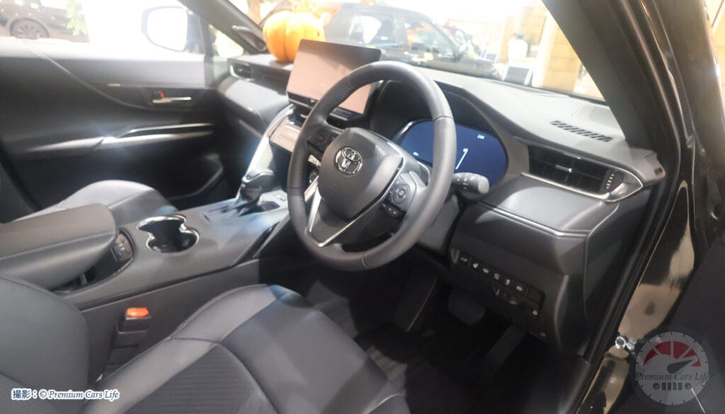 ハリアー　ブラック現地撮影：© Premium Cars Life（ウエインズトヨタ神奈川・トレッサ横浜オートモール）