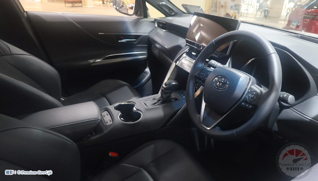 ハリアー　ホワイト現地撮影：© Premium Cars Life（ウエインズトヨタ神奈川・トレッサ横浜オートモール）