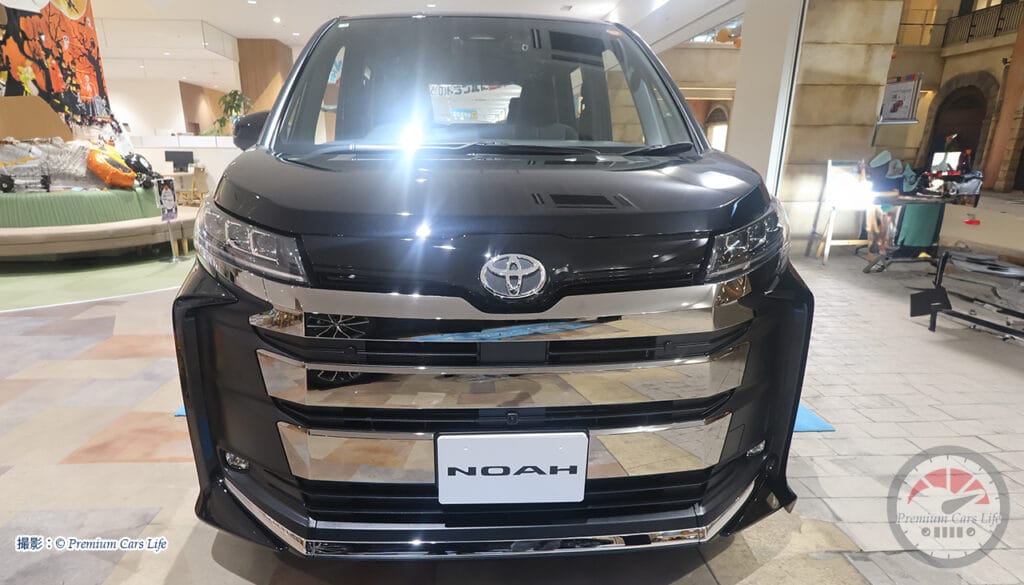 トヨタ ノア現地撮影：© Premium Cars Life（ウエインズトヨタ神奈川・トレッサ横浜オートモール）