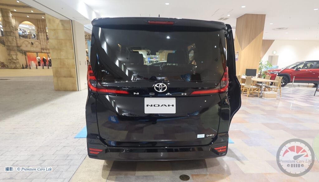 トヨタ ノア現地撮影：© Premium Cars Life（ウエインズトヨタ神奈川・トレッサ横浜オートモール）