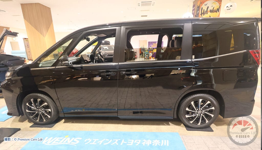 トヨタ ノア現地撮影：© Premium Cars Life（ウエインズトヨタ神奈川・トレッサ横浜オートモール）