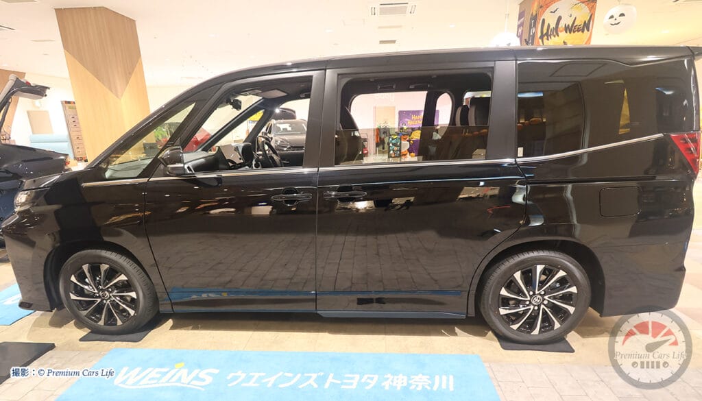 トヨタ ノア現地撮影：© Premium Cars Life（ウエインズトヨタ神奈川・トレッサ横浜オートモール）