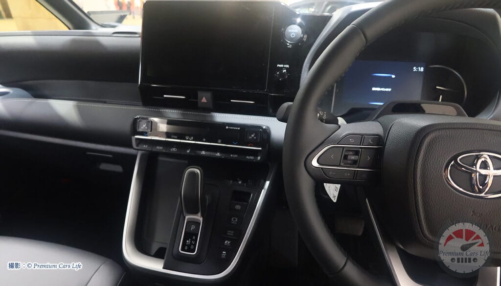 トヨタ ノア現地撮影:© Premium Cars Life(ウエインズトヨタ神奈川・トレッサ横浜オートモール)