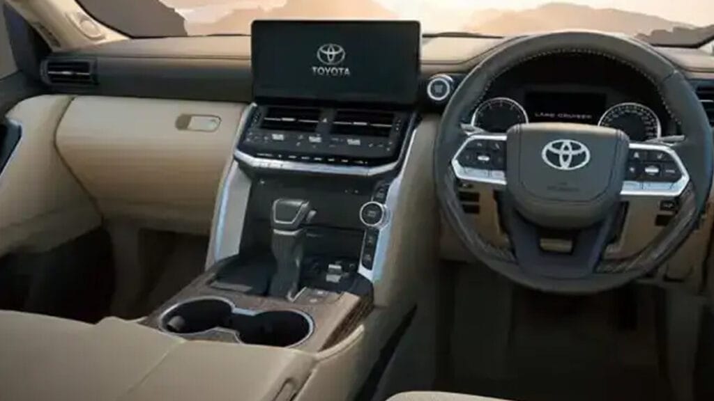 ランドクルーザー300 ハイブリッド 中東仕様モデル。最初に公開・販売が始まった地域の公式画像（出典：Toyota Middle East）