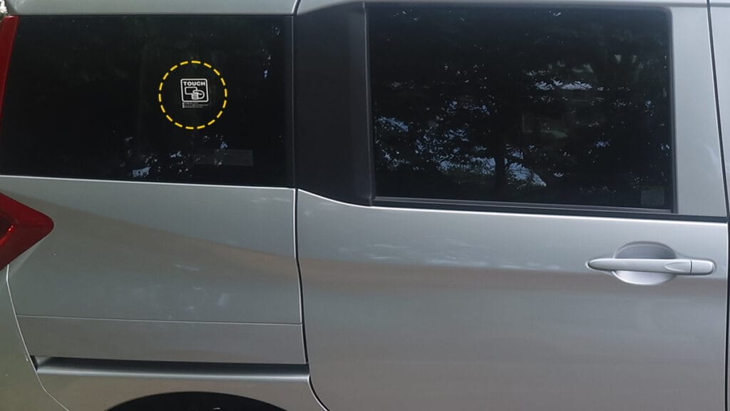 タイムズカーシェアの専用駐車スペースに停められた車両（トヨタ ルーミー）：© Premium Cars Life（2025年撮影）